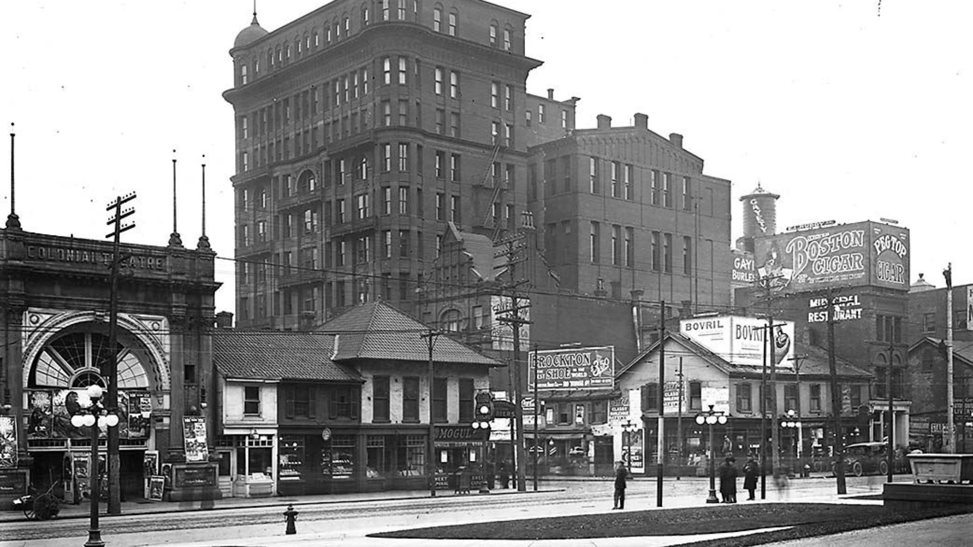 File:1920 Toronto QueenSt from OldCityHall.jpg