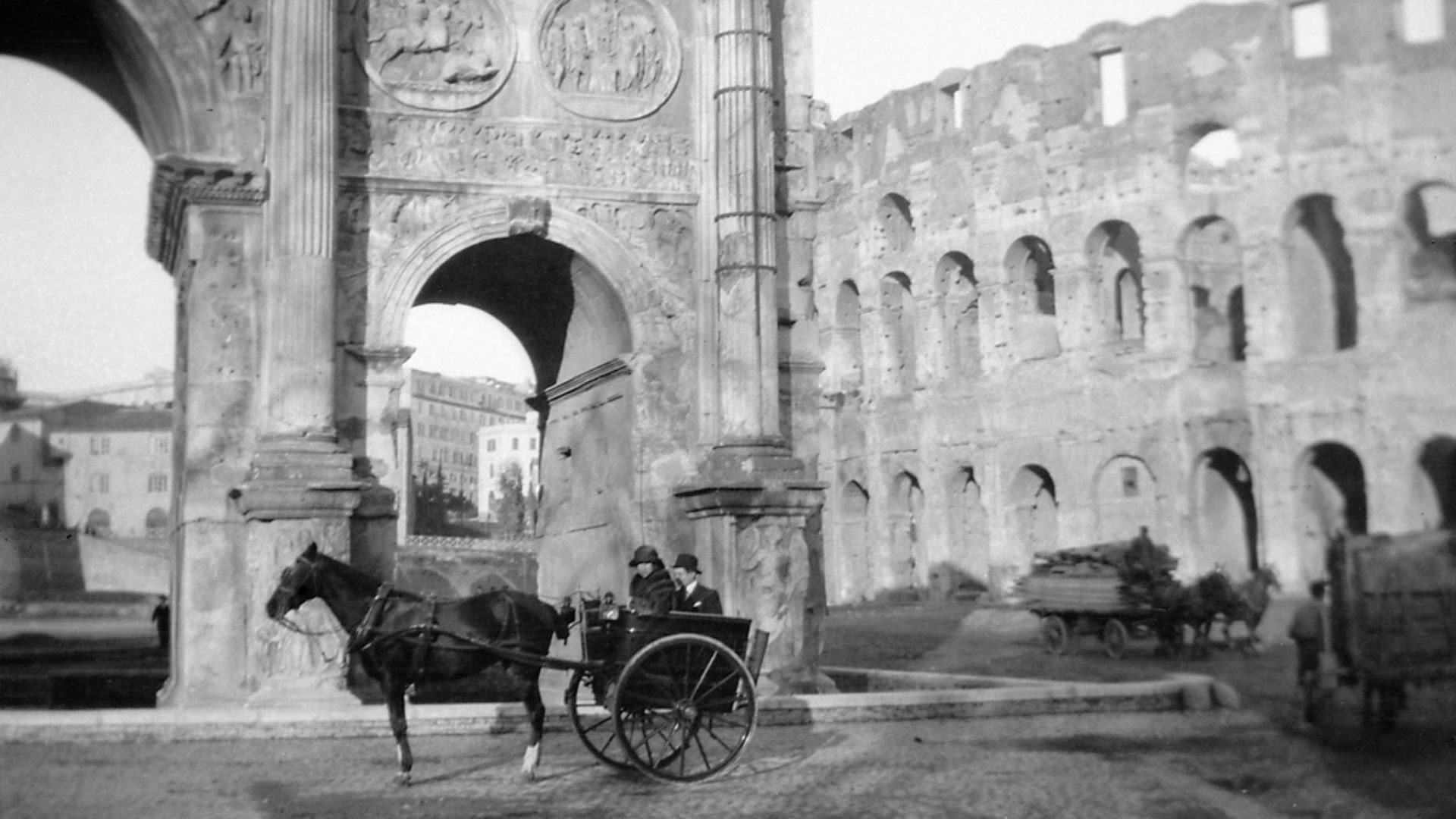 File:Horse carriages and monuments in Rome, Italy (7118384595).jpg