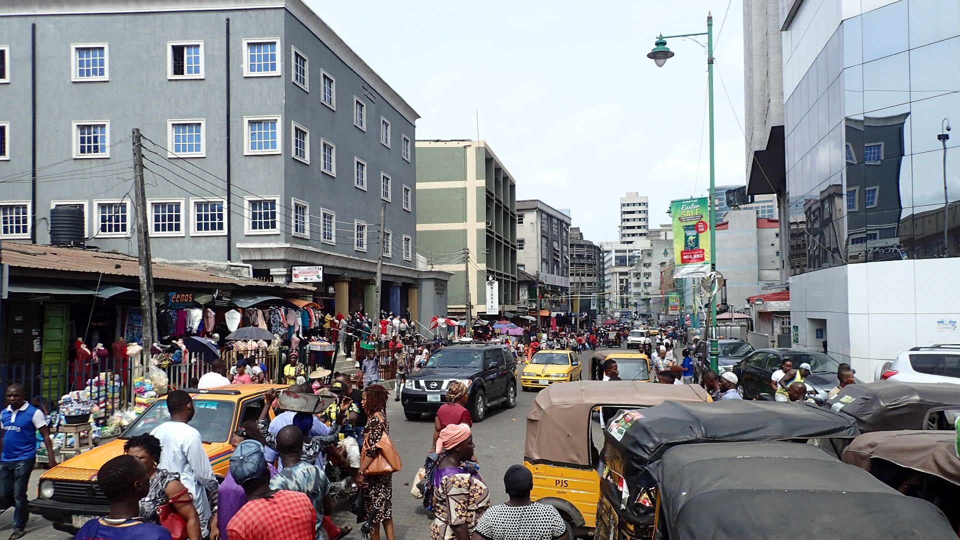 File:Shopping District - Lagos Nigeria.jpg
