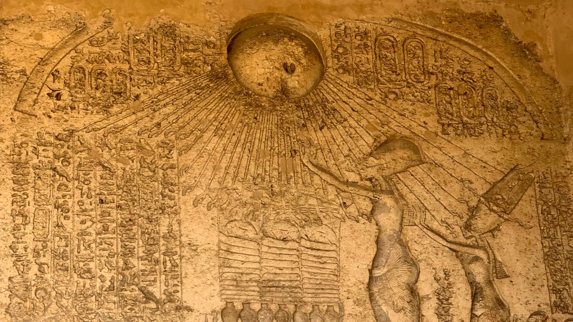 File:Akhenaten and the his family worshipping the Aten.jpg