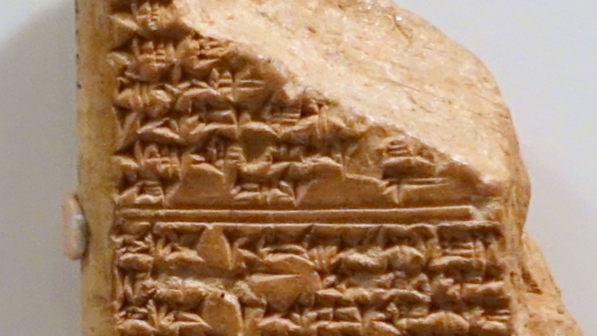 File:Amarna letter fragment, from King Tushratta of Mitanni to Queen Tiy (Teye) of Egypt, matching fragment in British Museum - Oriental Institute Museum, University of Chicago - DSC07018.JPG