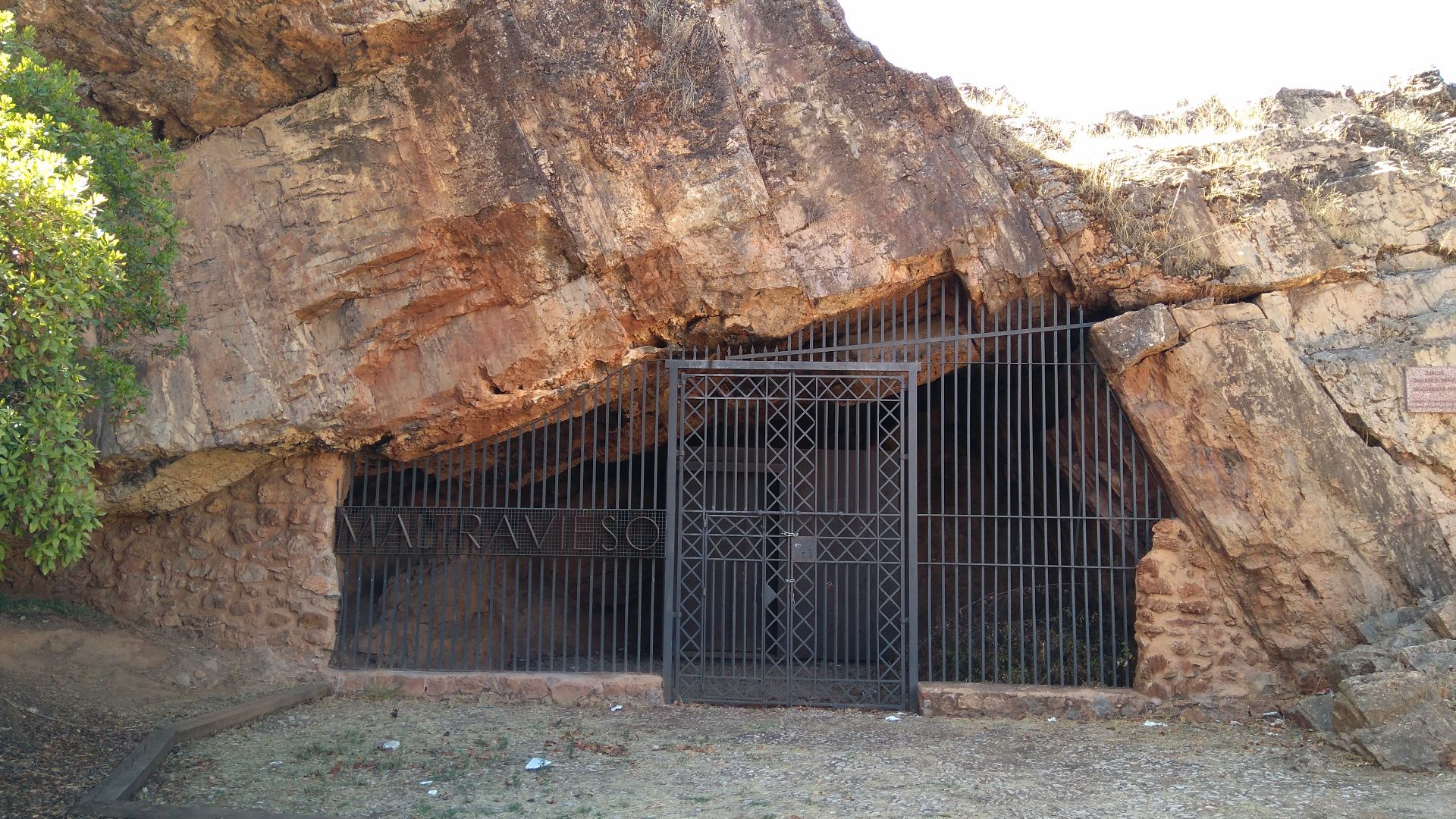 File:Cueva de Maltravieso 02.jpg