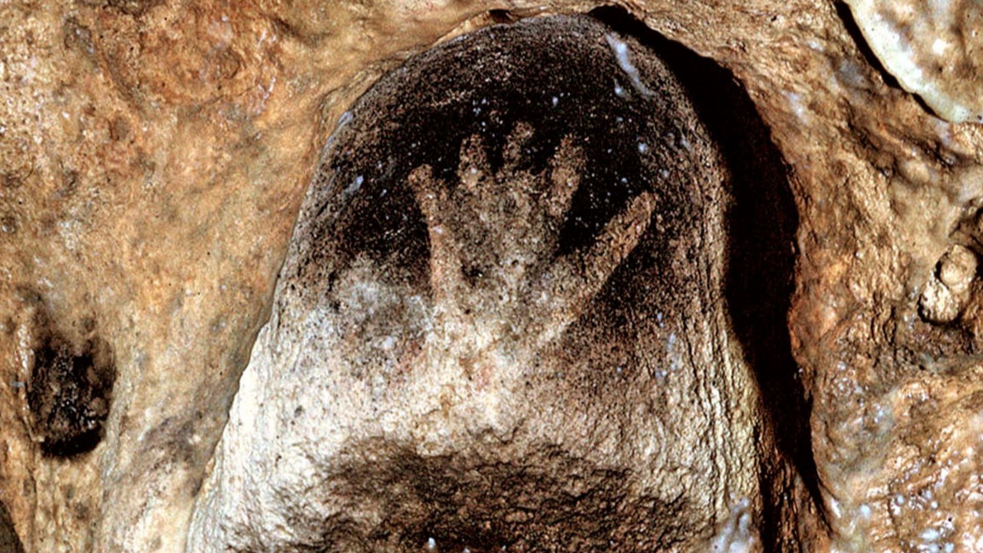 File:Gargas Cave - 1.jpg