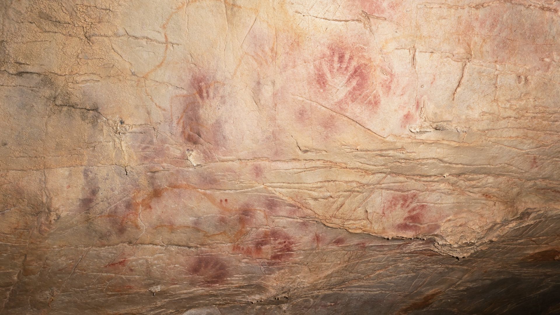 File:Plafond des Mains bis.jpg