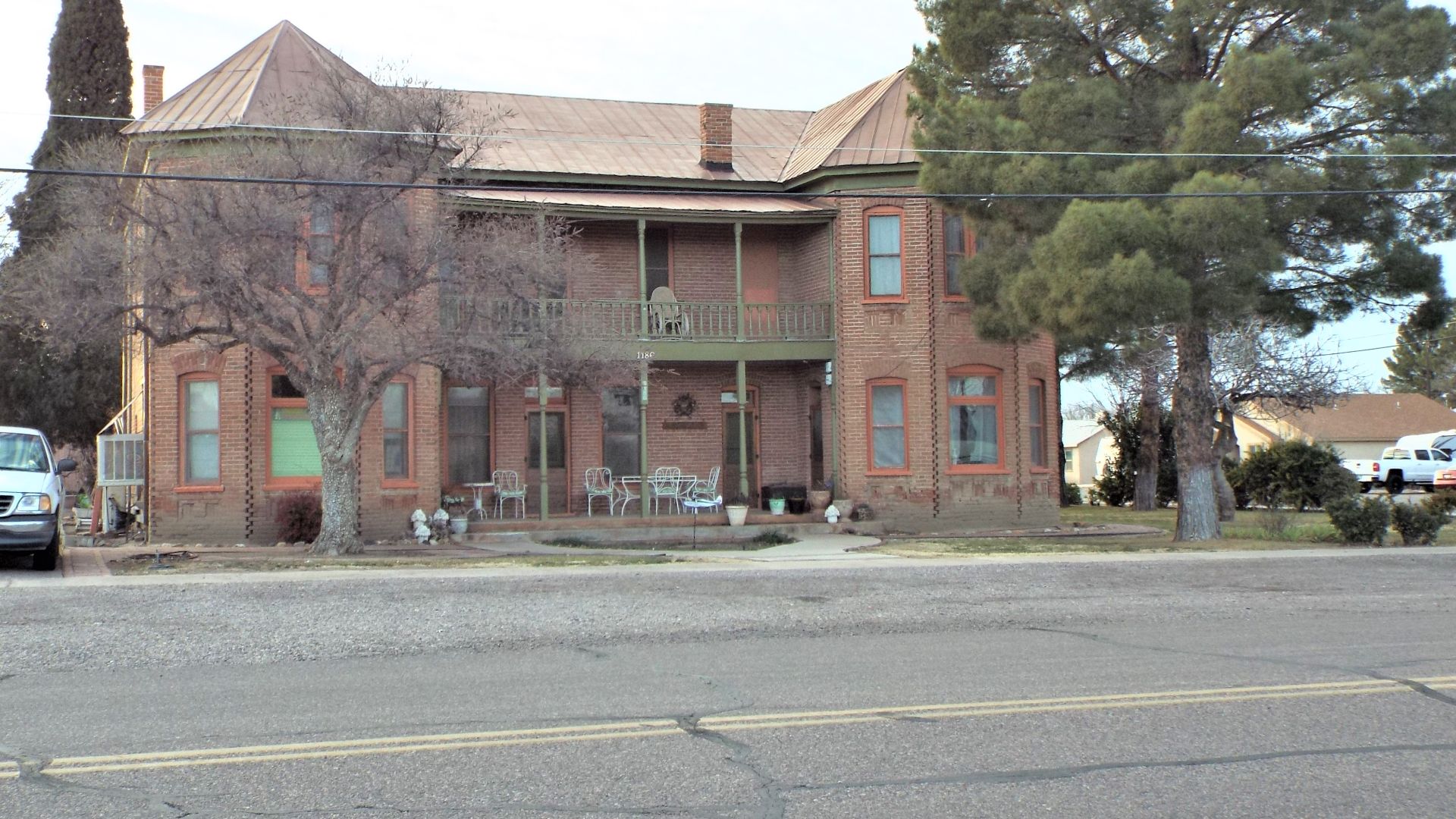 File:Thatcher-Brinkeroff Hotel - 1900.jpg