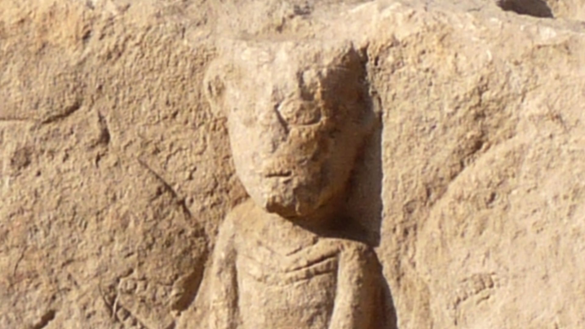File:Sayburç excavation (central figure).jpg
