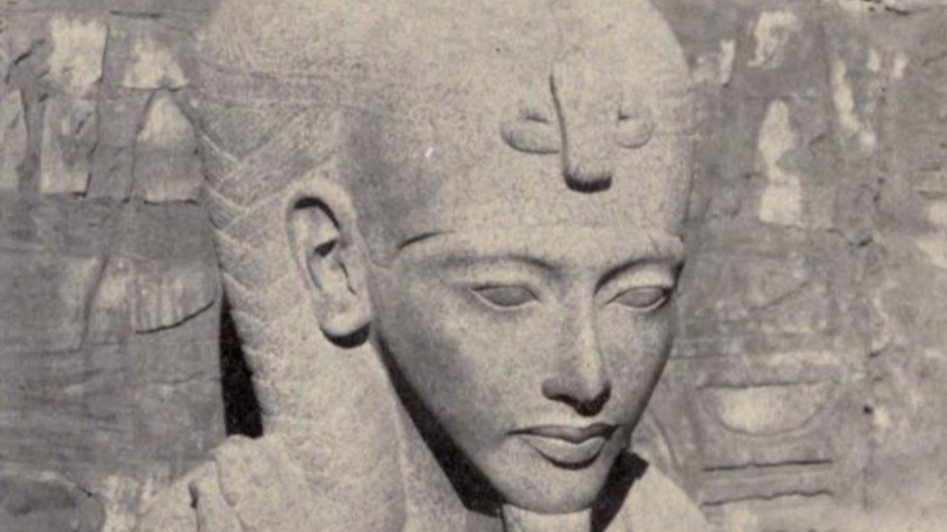 File:Statue Khonsu Weigall.jpg