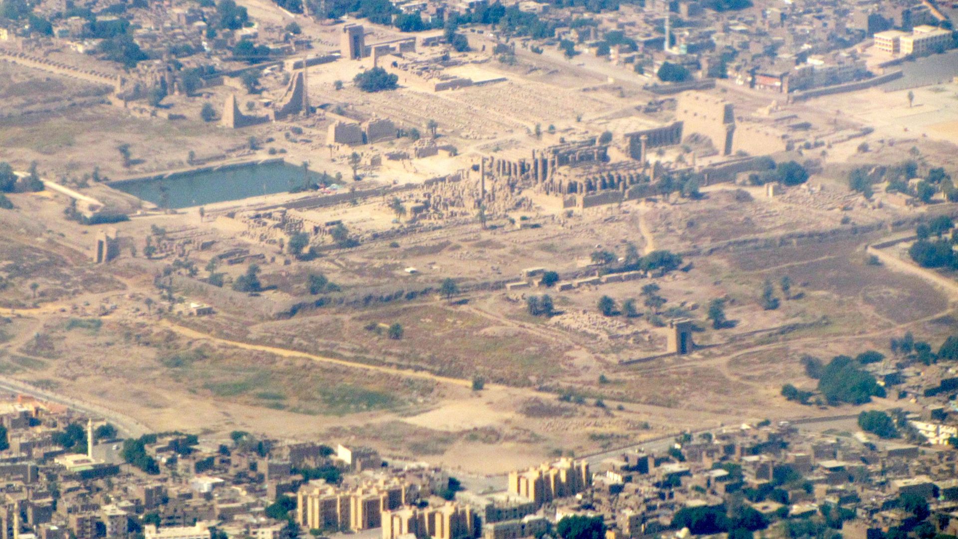 File:Tempelanlage Karnak 2.jpg