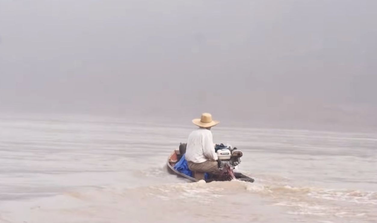 Screenshot from First Contact with An Isolated Amazonian Tribe, Absolute Documentaries (2020)