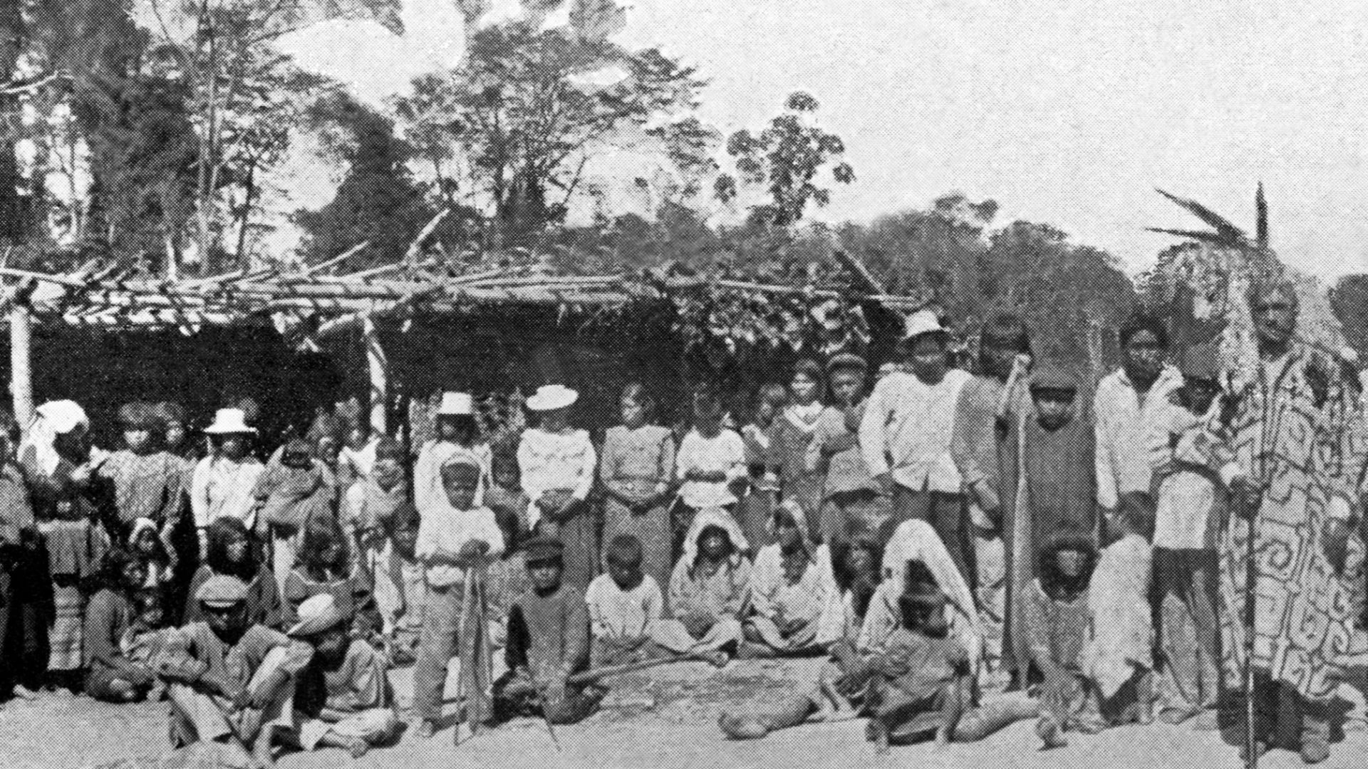 File:“Piro workers at Carlos Scharff’s house in Curanja, 1905”.png