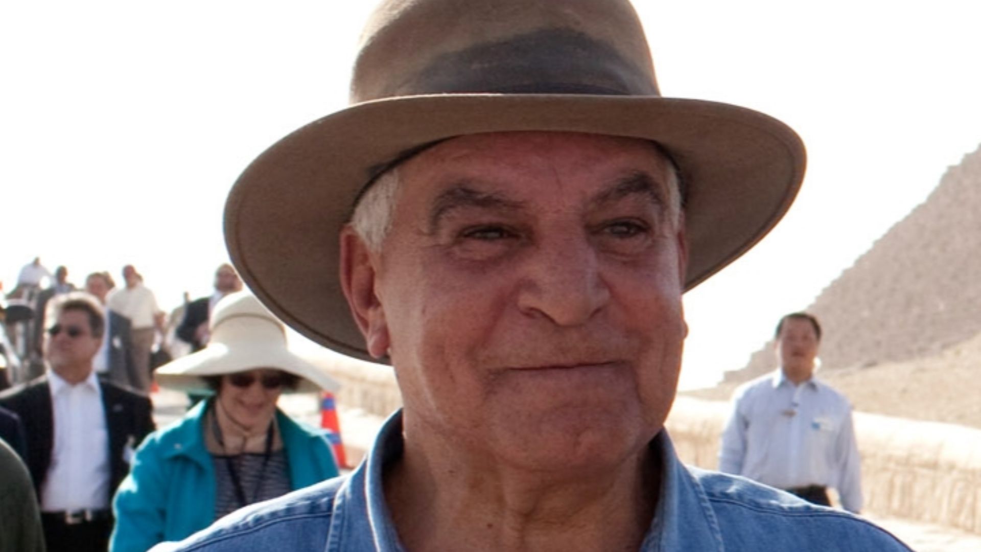 File:Hawass.jpg