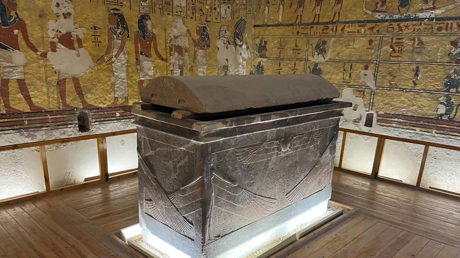File:Burial chamber and Sarcophagus of Ay in WV23.jpg