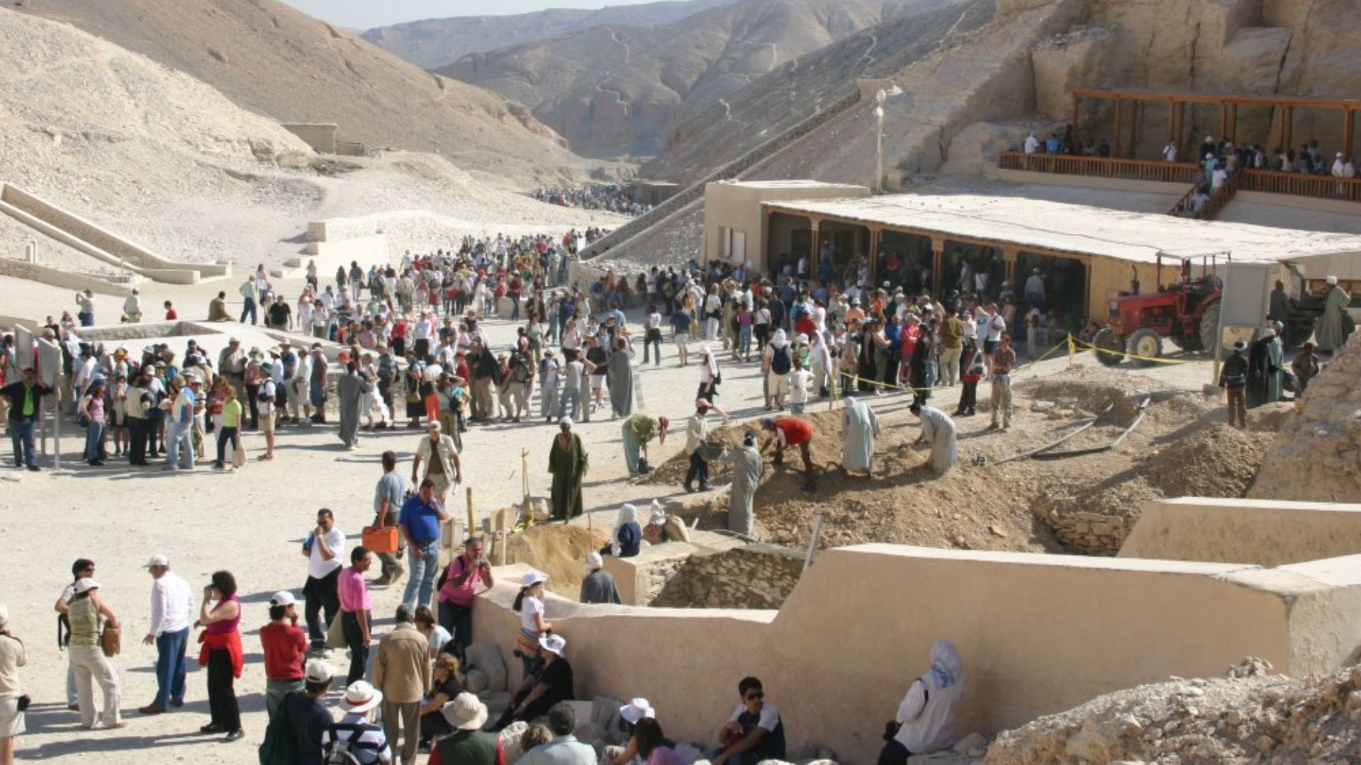 File:Valley of the Kings March 2005.jpg