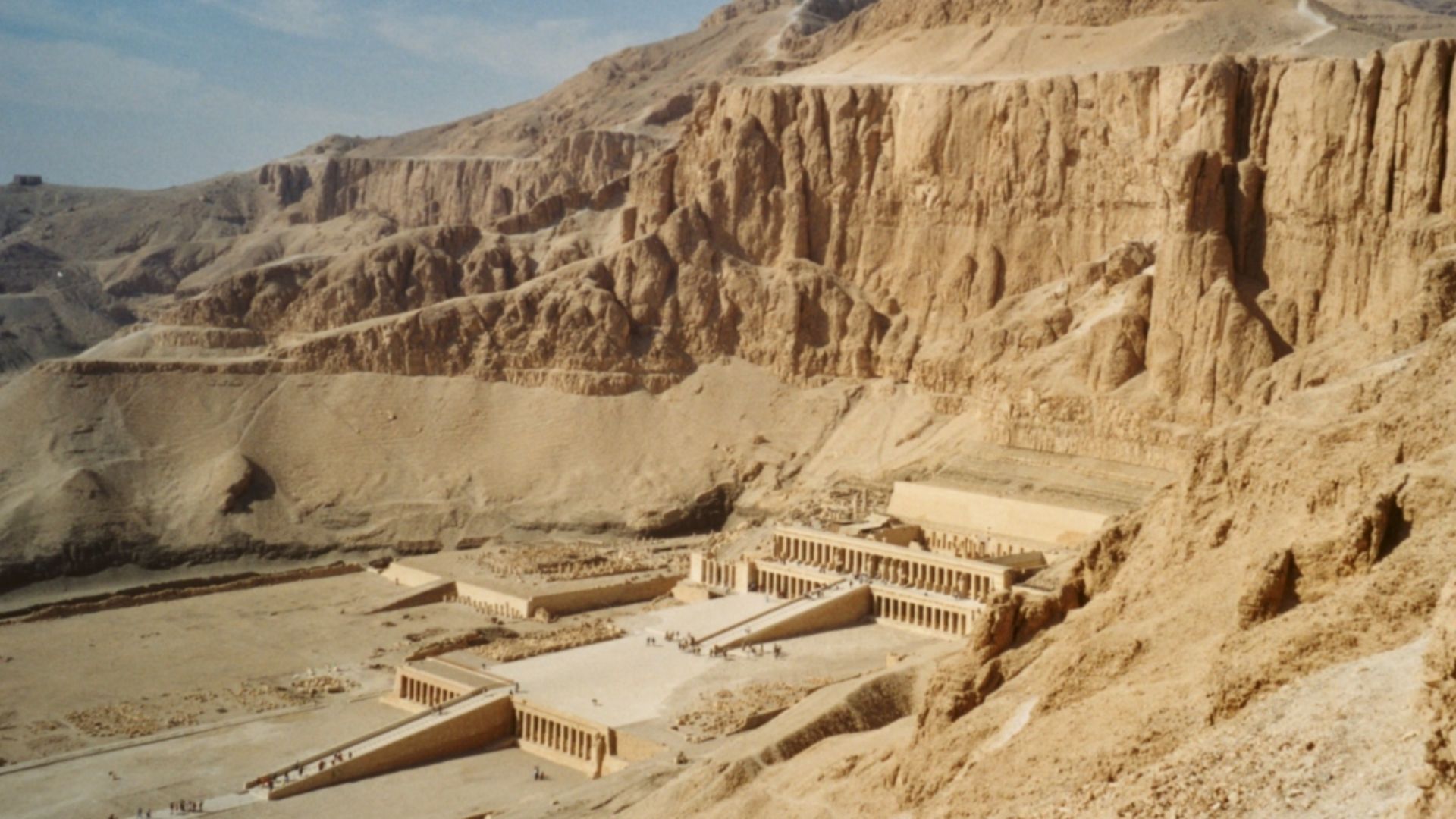 File:Tempel der Hatschepsut (Deir el-Bahari).jpg