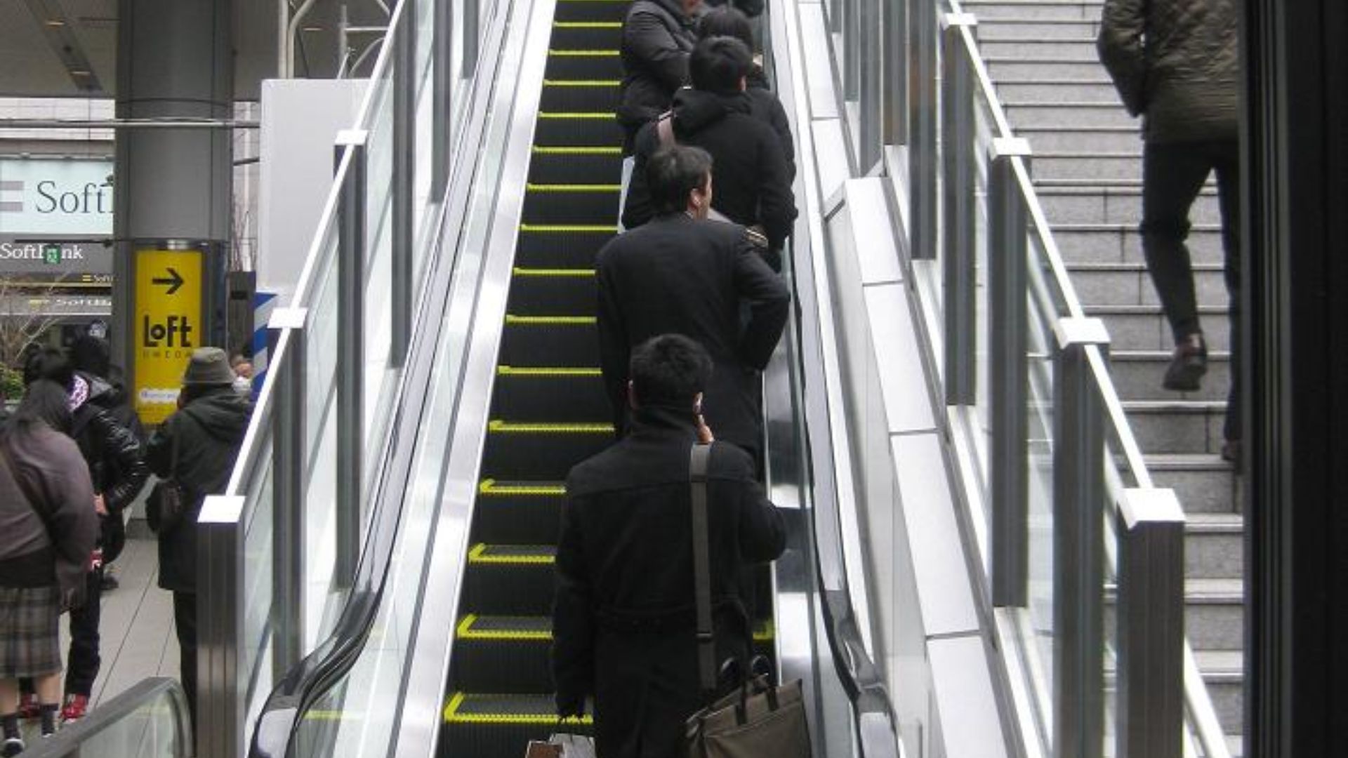 File:Escalator in Umeda.jpg