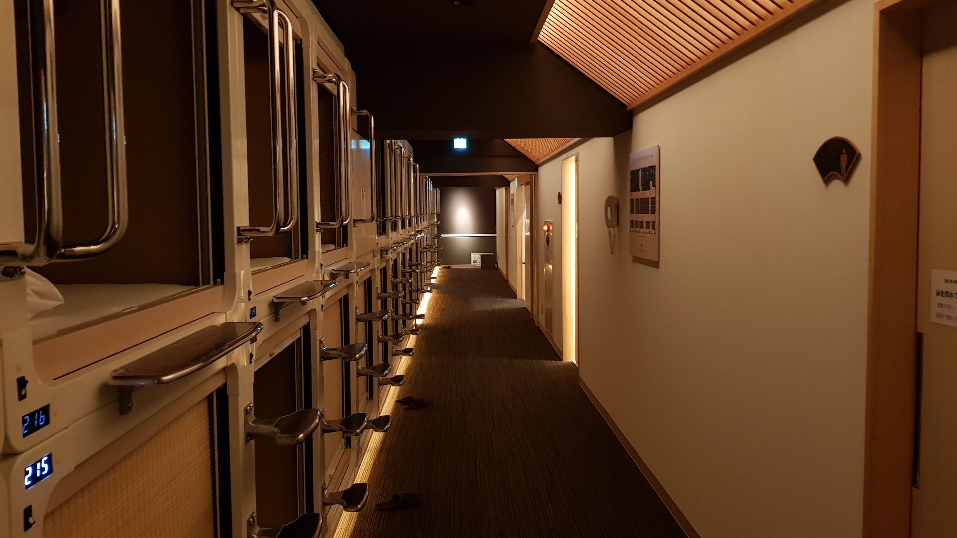 File:Capsule hotel.jpg