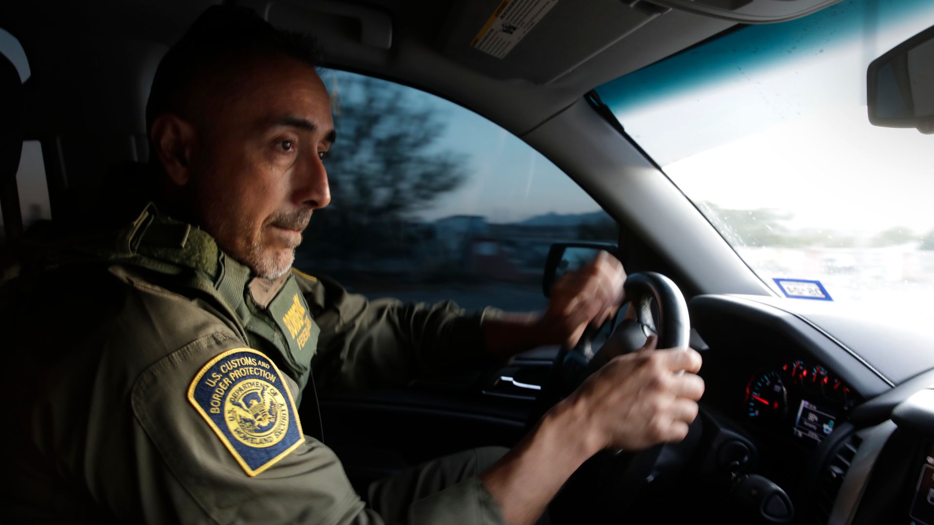 File:U S Border Patrol agents in Sunland Park, N M (53867444711).jpg