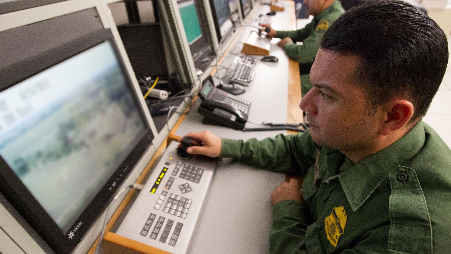 File:South Texas Border Patrol Agent Monitors Border Activity with RVS (11965640743).jpg