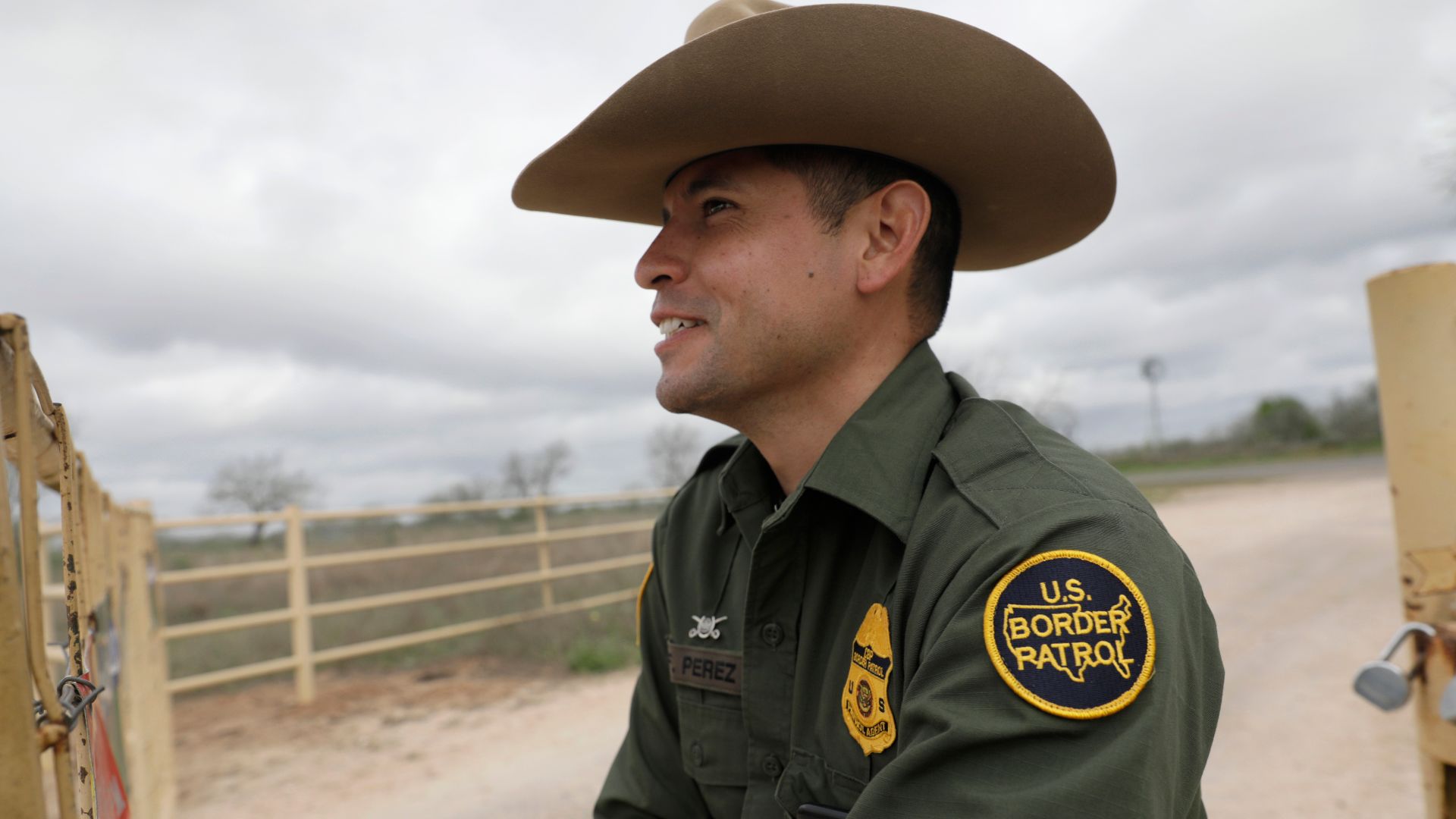File:Border Patrol agents pursue