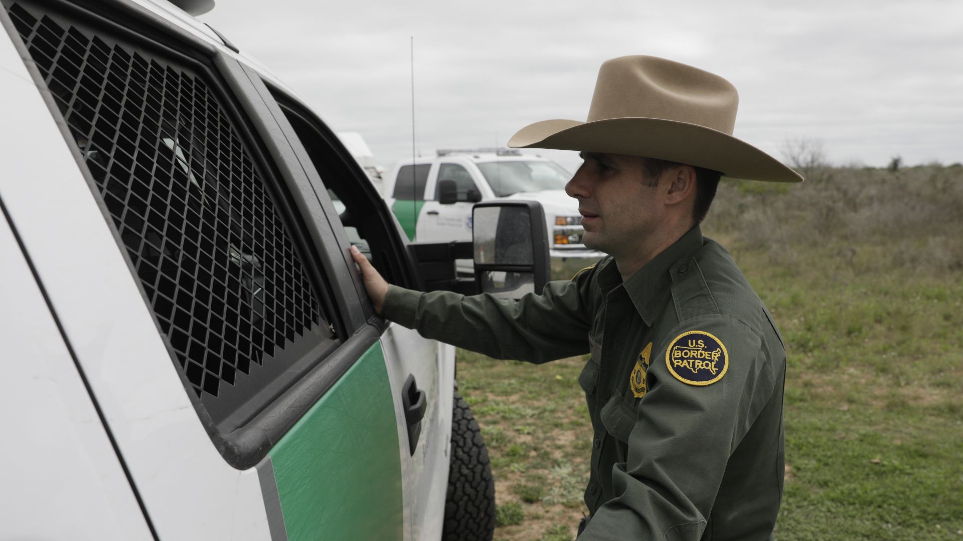 File:Border Patrol agents pursue