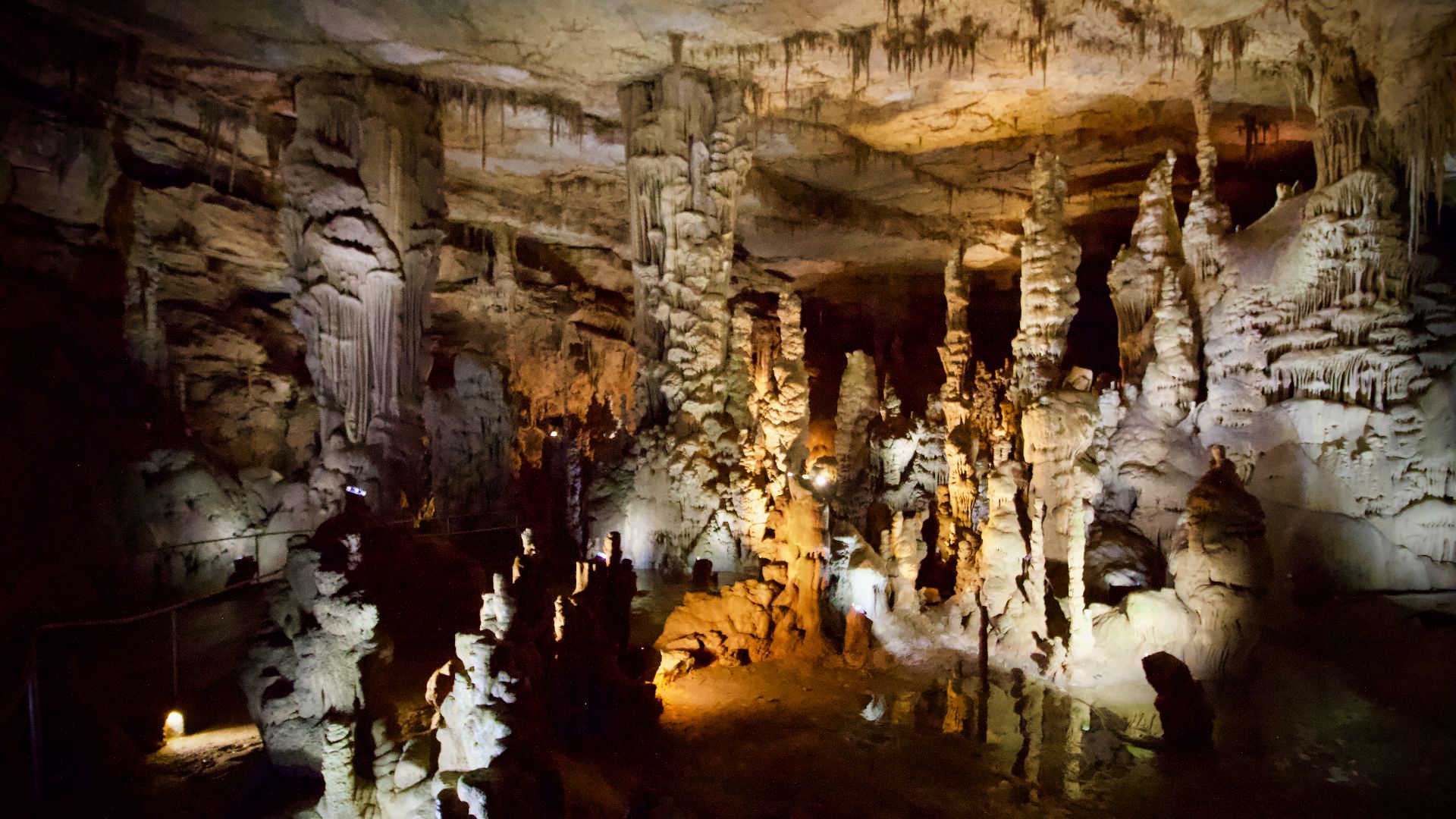 File:Cathedral Cavern 2019.png