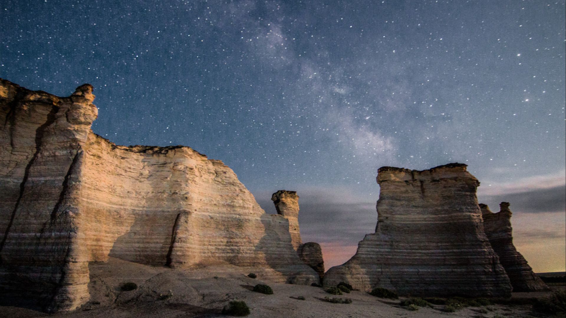 File:Milky Way over Monument Rocks, Kansas, USA.jpg