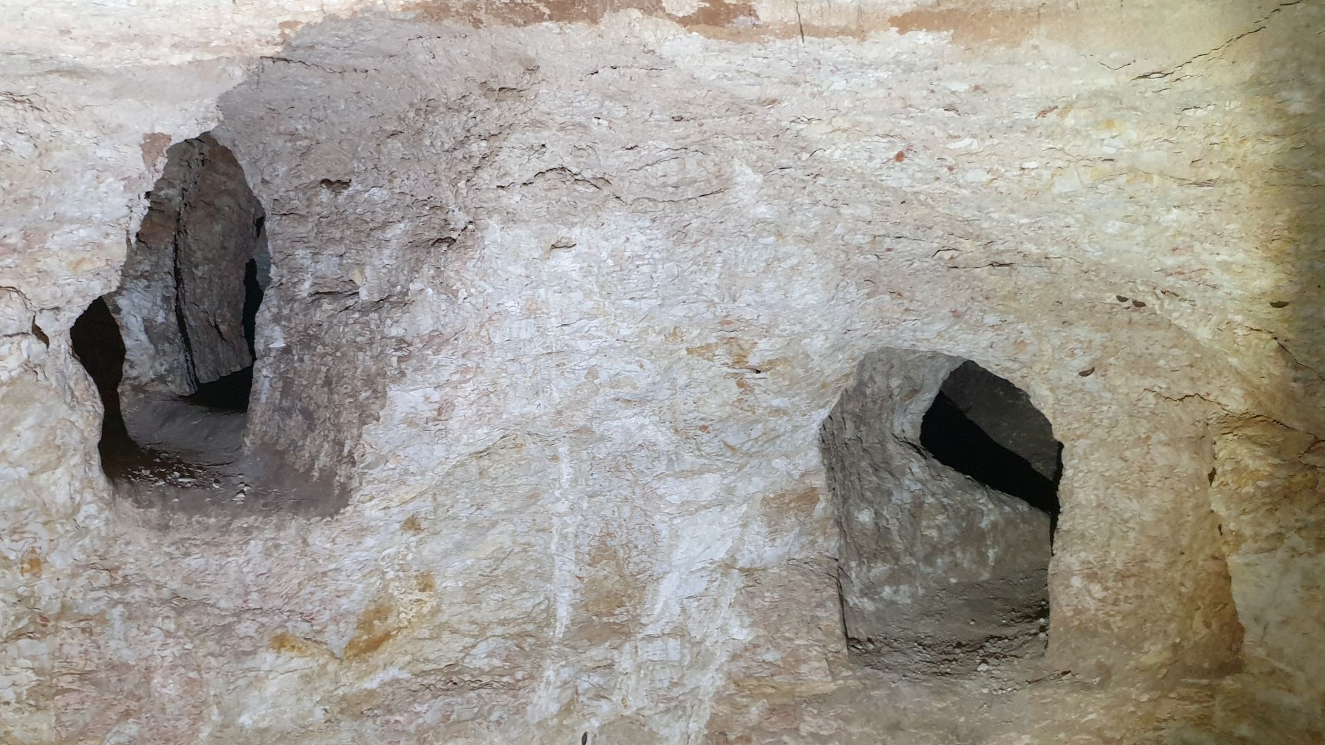 File:Hiding complex.jpg