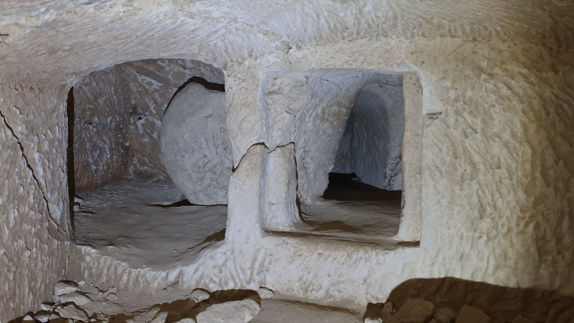 File:Locking mechanisms.jpg