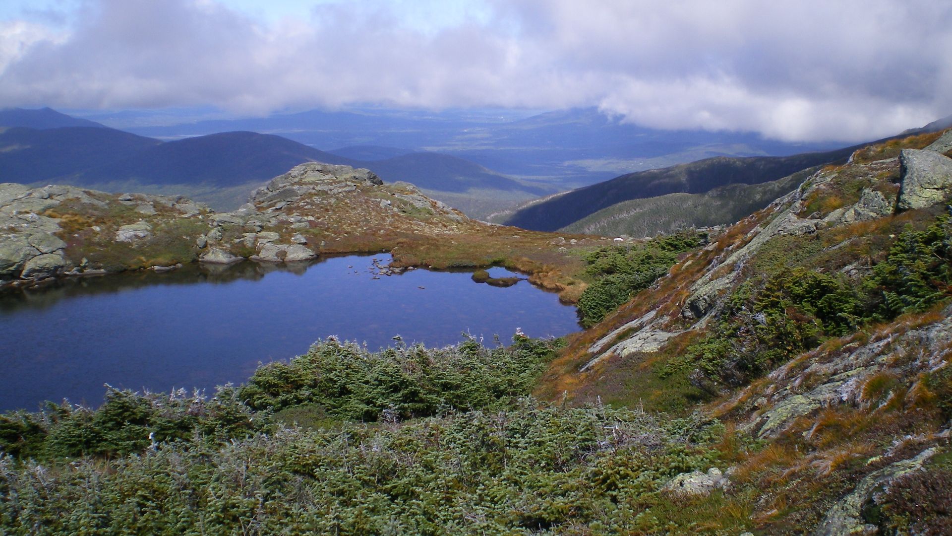 File:Pond at Lakes of the Clouds.JPG