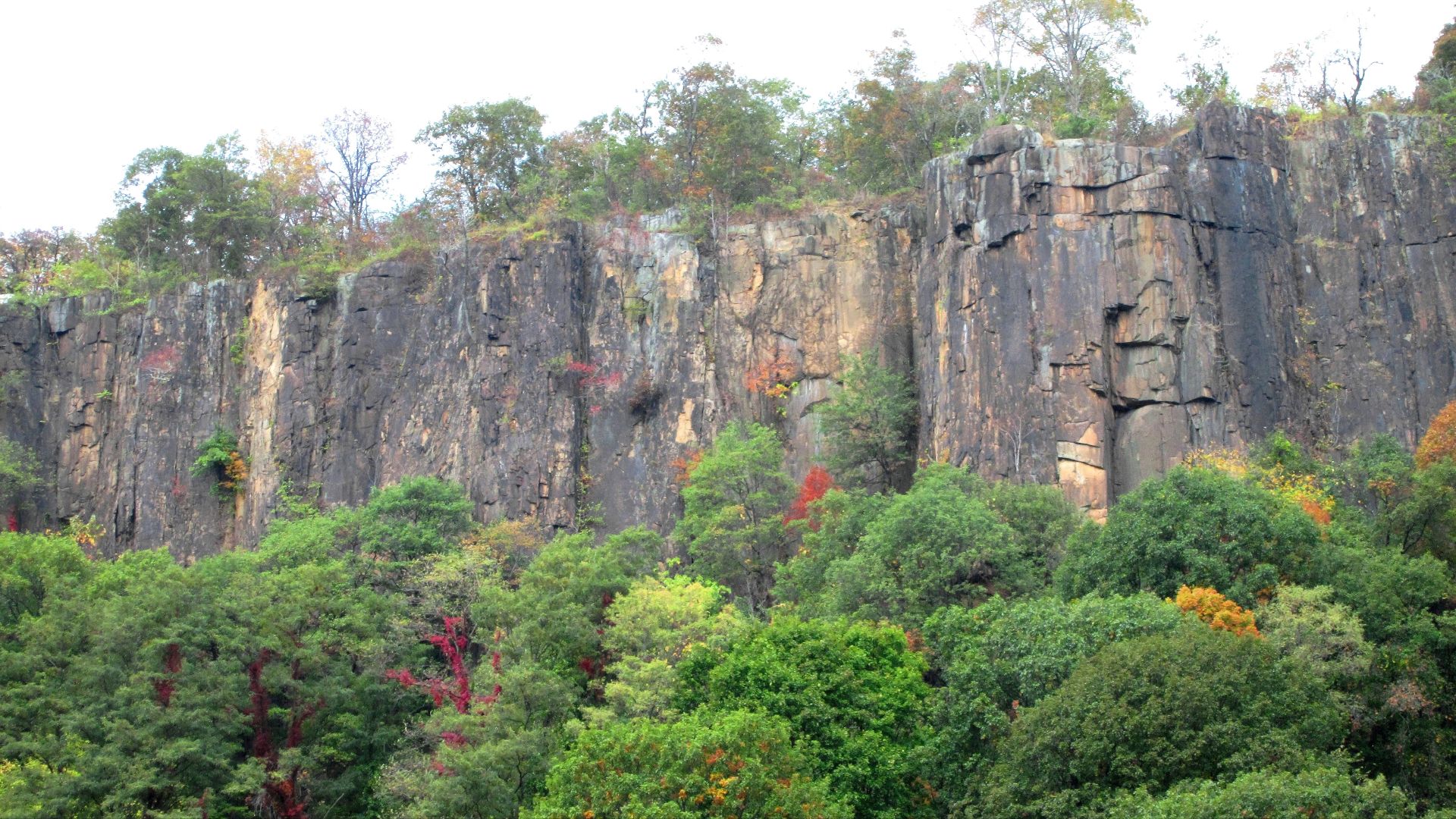 File:Hudson River Palisades from Ross Dock Picnic Area in fall.jpg