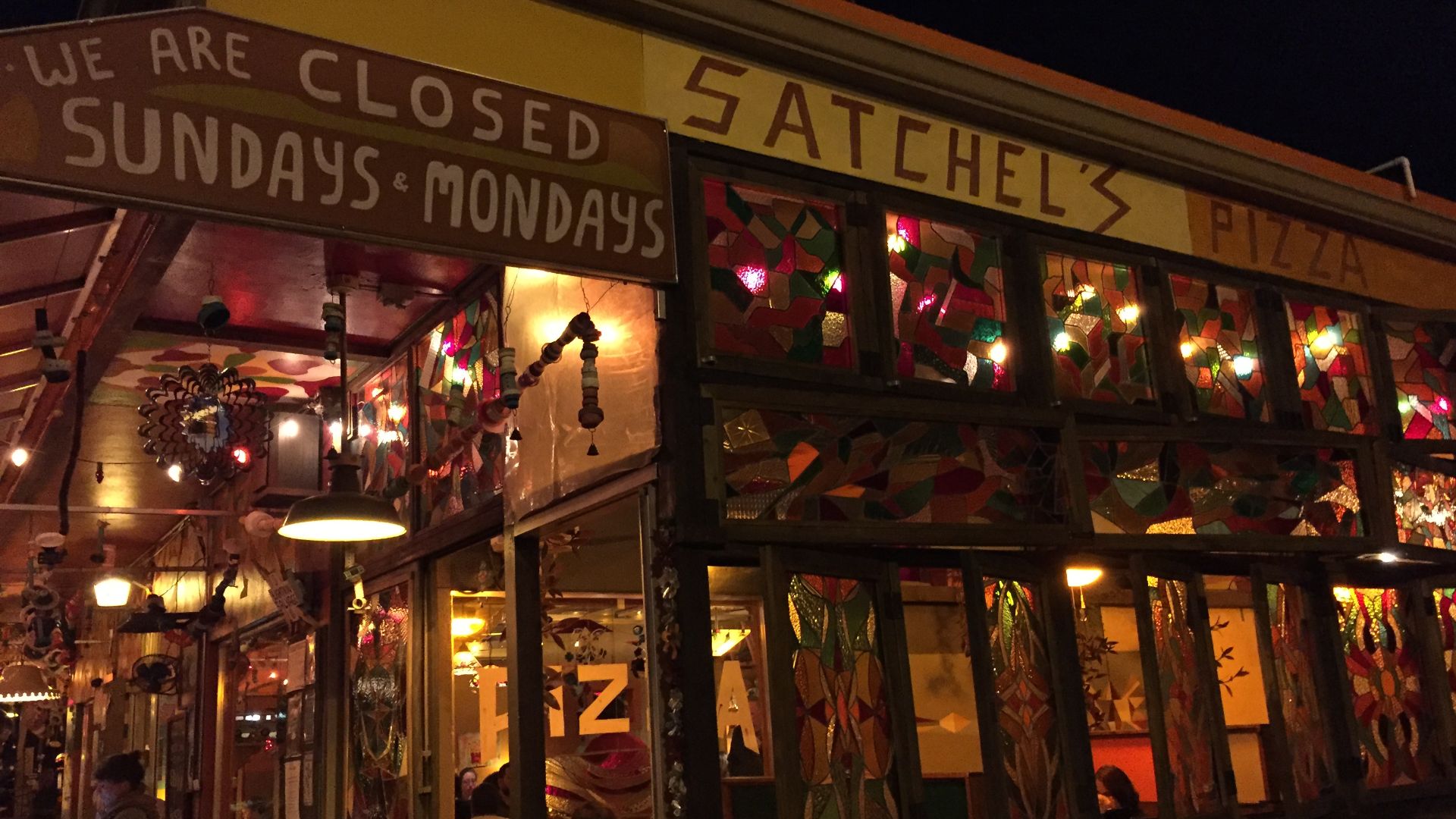 File:Satchel's Pizza.jpg