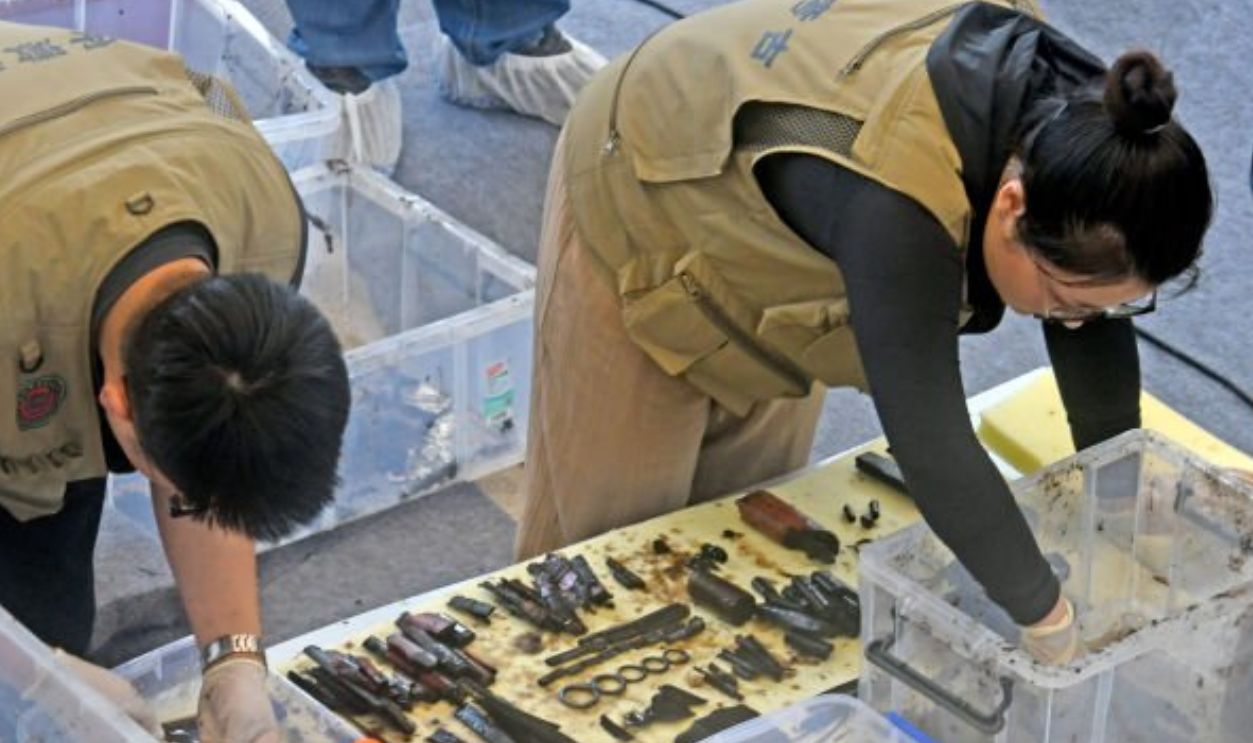 HUAINAN, CHINA - MAY 20: Archaeologists inventory the relics unearthed from Wuwangdun tomb at its excavation site on May 20, 2024 in Huainan, Anhui Province of China. The archaeological excavation at the Wuwangdun tomb in east China's Anhui Province has yielded major findings, unearthing over 3,000 cultural relics, according to China's cultural heritage administration.