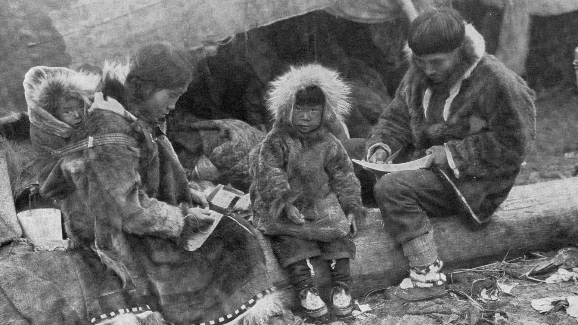 File:Eskimo Family NGM-v31-p564.jpg