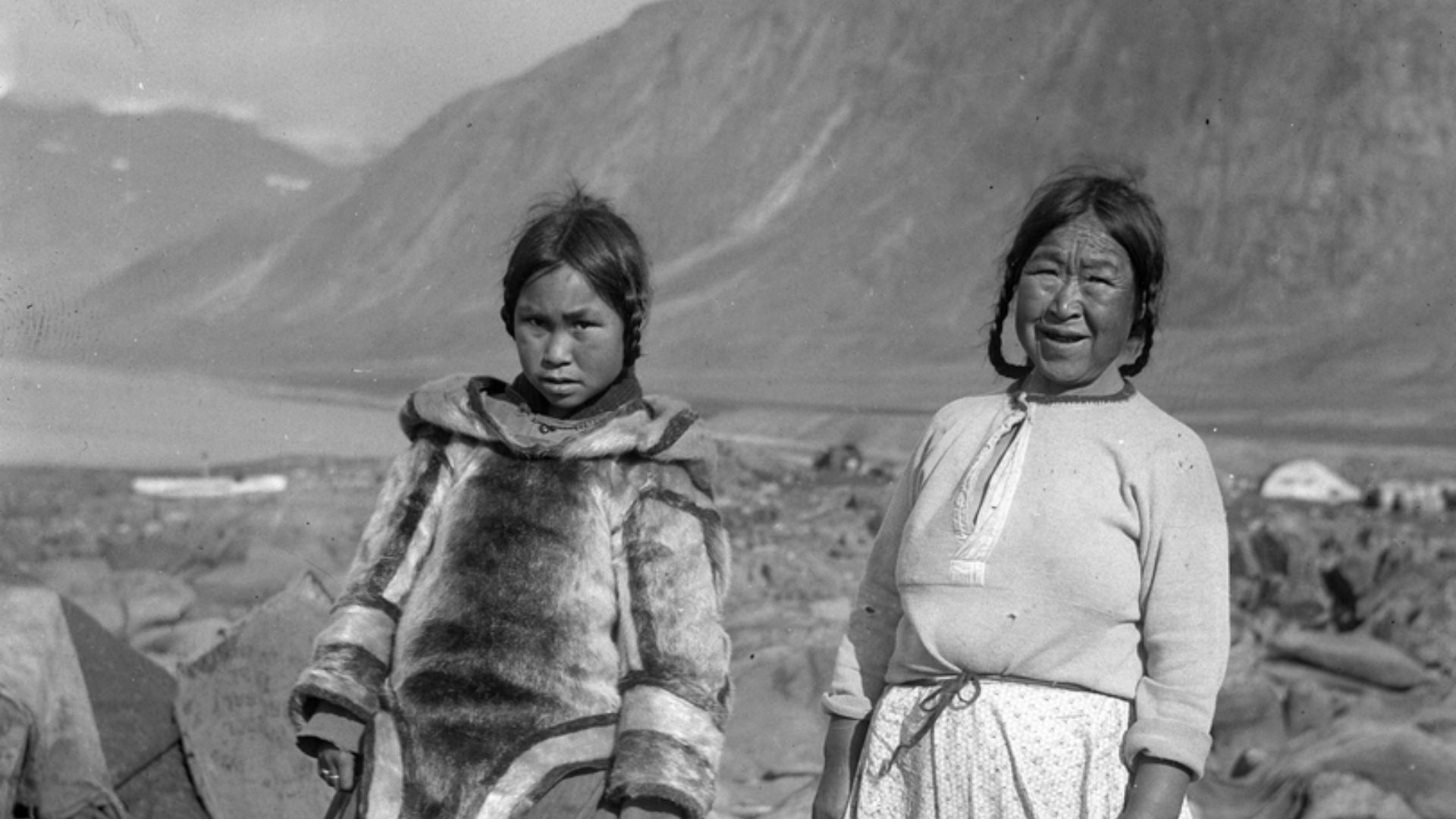 File:Inuit women (68944).jpg