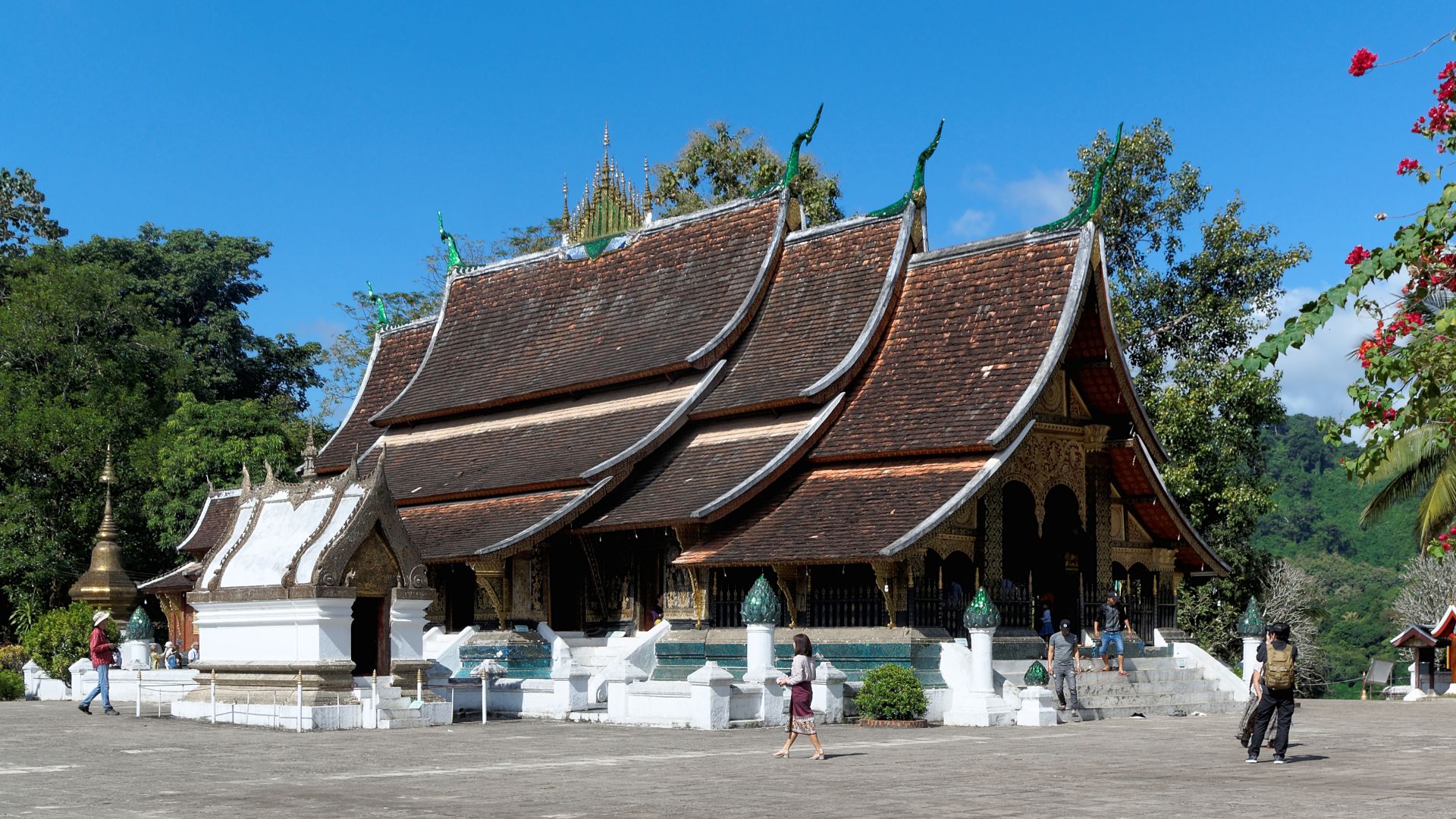 File:20171111 Wat Xieng Thong Luang Prabang 1214 DxO.jpg