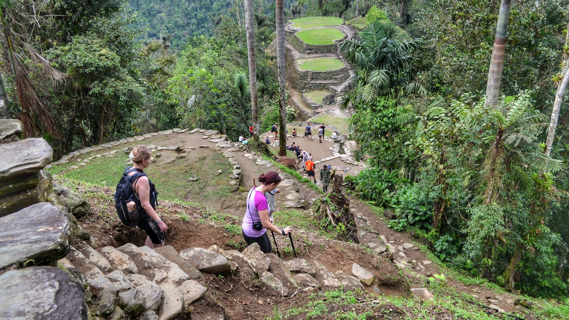 File:Turistas en Ciudad Perdida.jpg