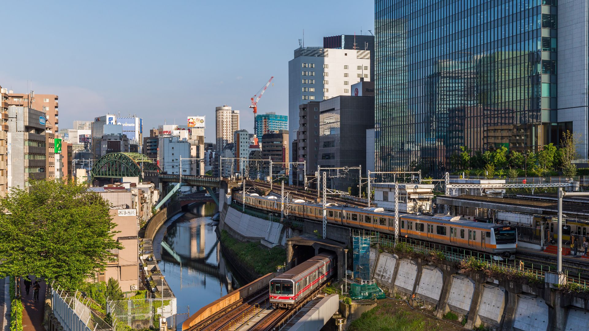 File:Tokyo Metro and JR East at Ochanomizu, Tokyo.jpg