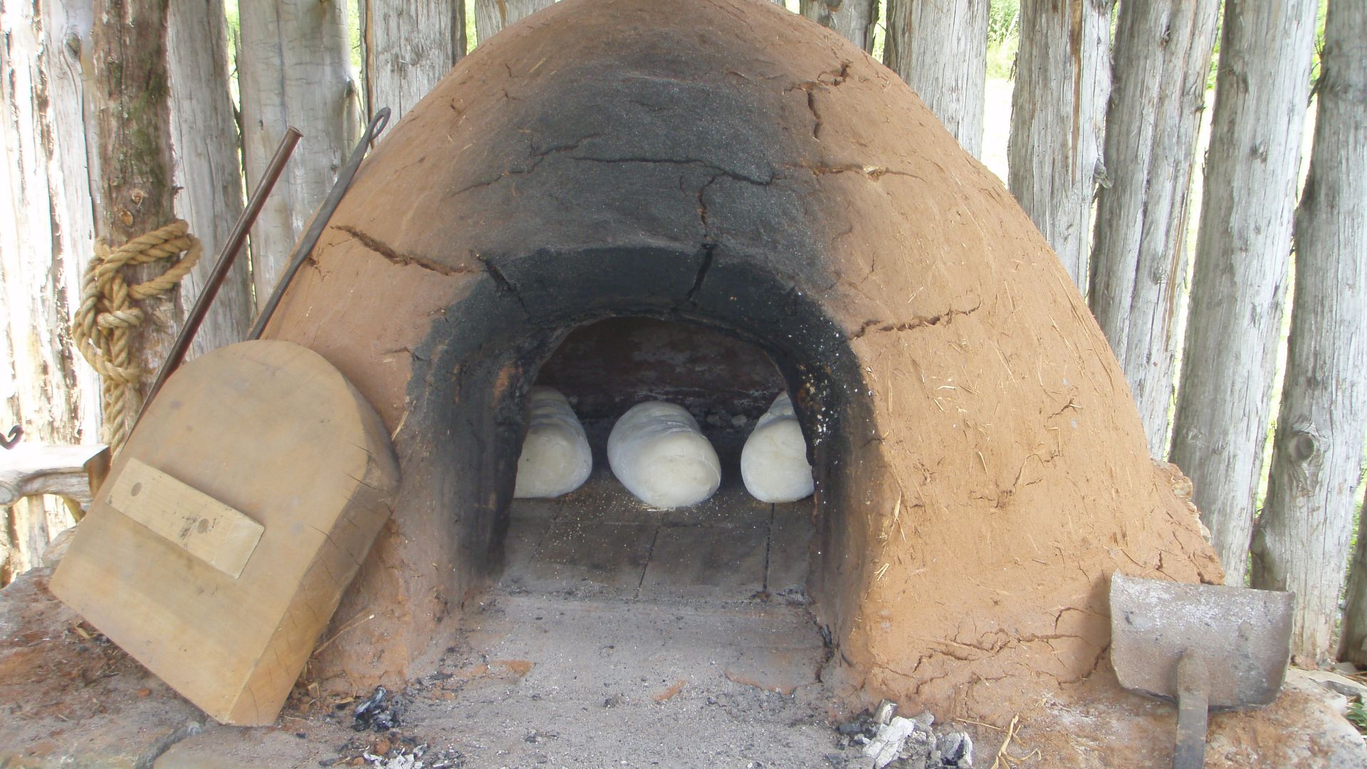 File:18th Century Bake Oven at Wilderness Road (7372613910).jpg