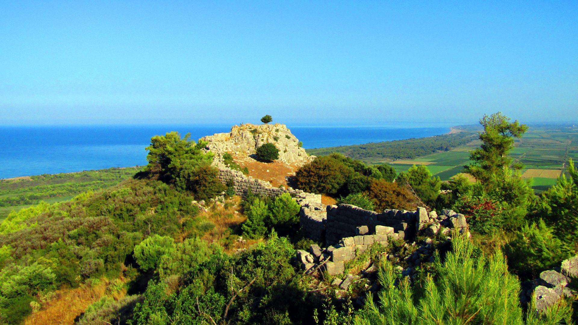 File:Samia acropolis.jpg