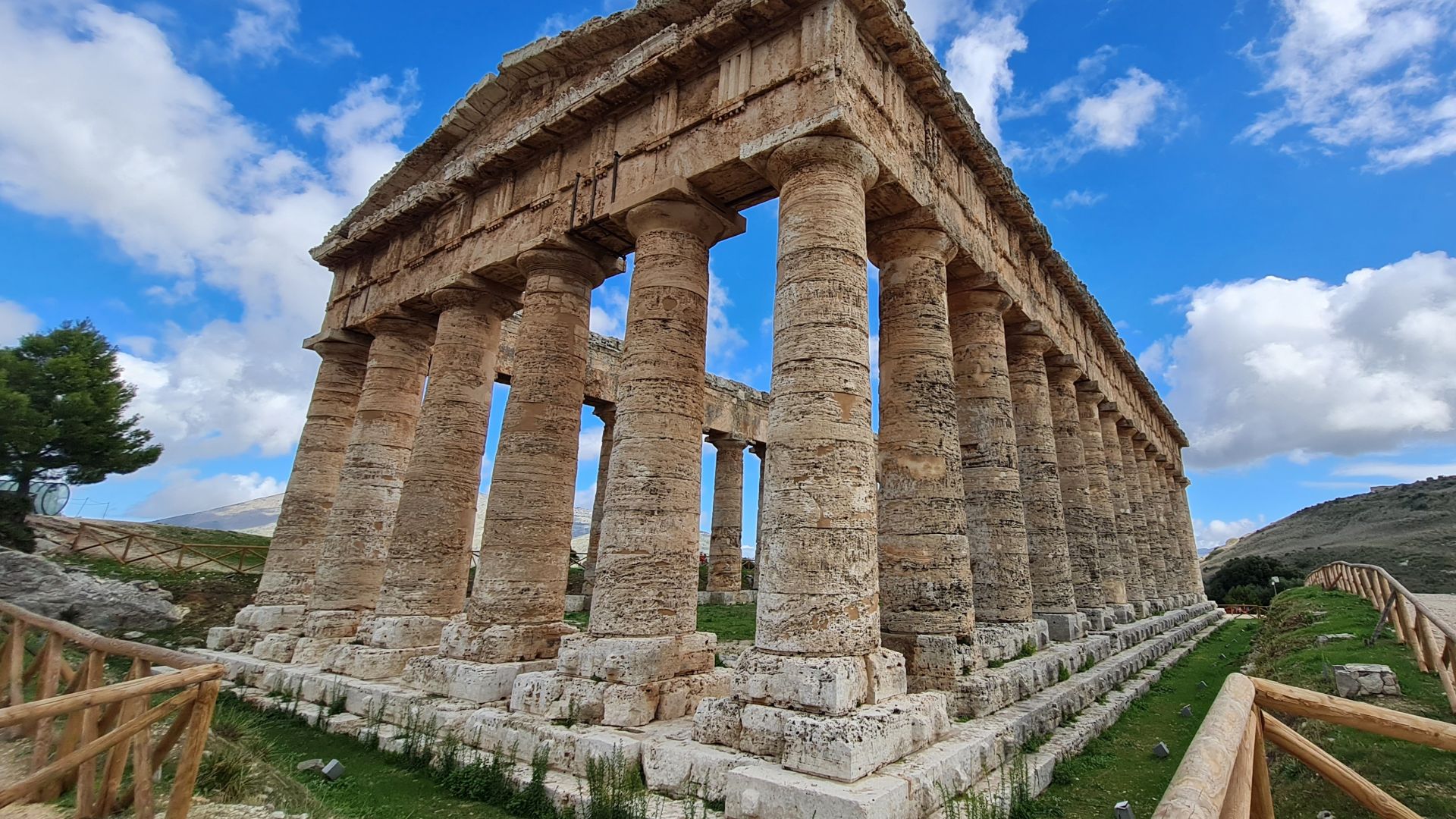 File:Ancient Greek temple in Segesta 09.jpg