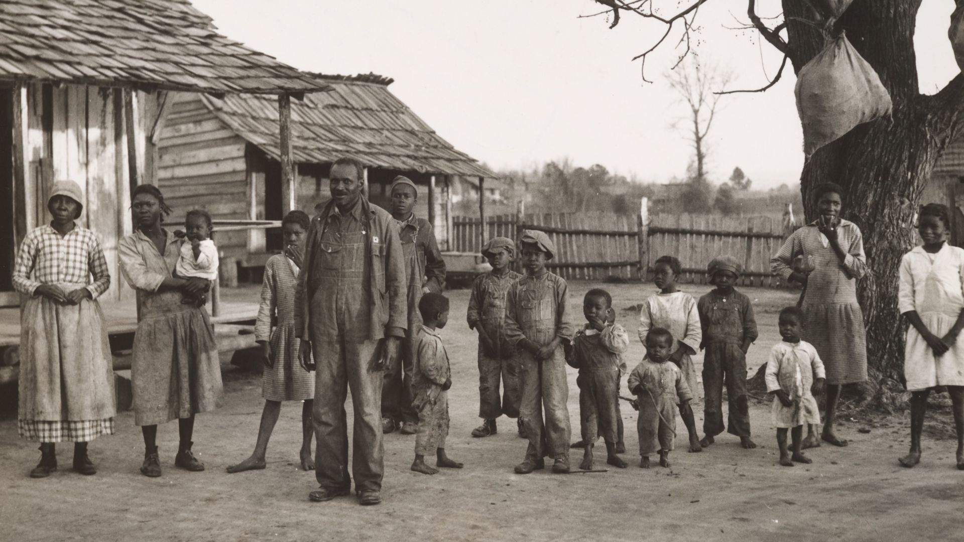 File:-African-American Family at Gee's Bend, Alabama- MET DP212791.jpg