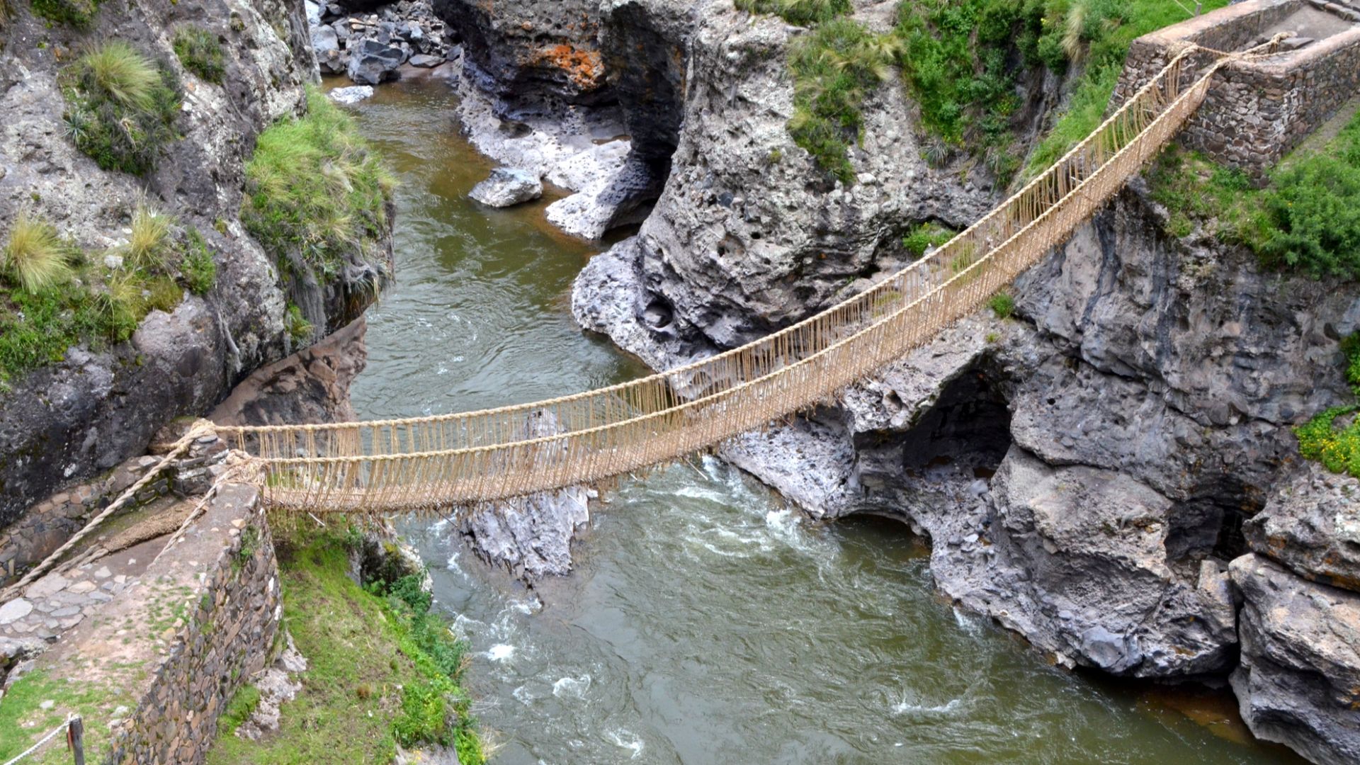 File:Inka suspension bridge Qeswachaka DSC 2730.jpg