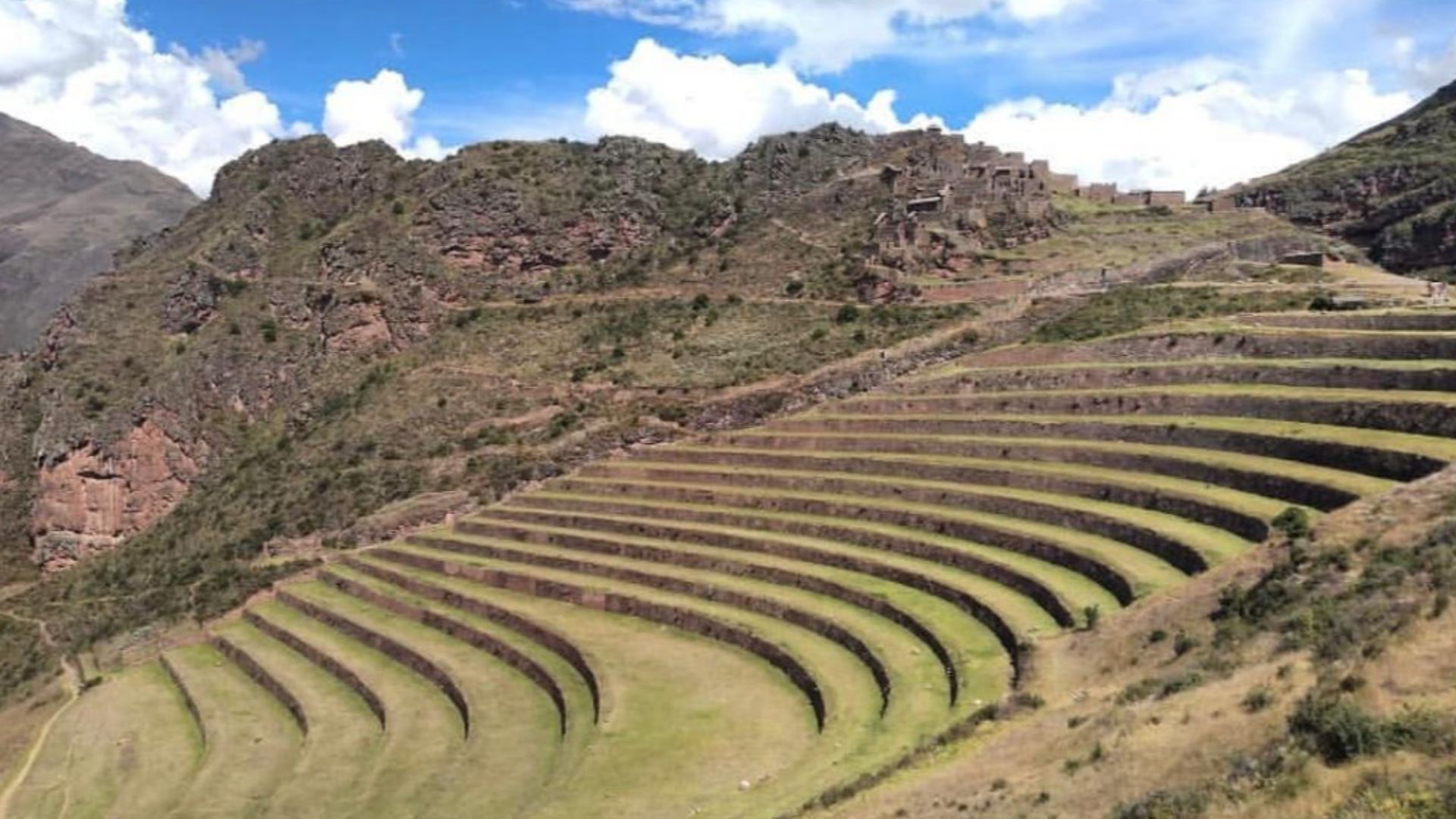 File:Andenes de Pisaq (vista posterior).jpg