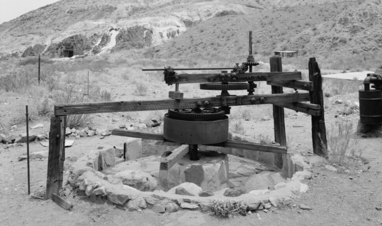 File:DETAIL VIEW OF ARRASTRA, LOOKING SOUTHEAST. THIS OLD TECHNOLOGY IS AN ANACHRONISM OF THIS MILL. ORE WAS DUMPED INTO THE STONE LINED TROUGH. AS THE ARRASTRA TURNED LARGE STONES CONNECTED HAER CA-292-15.tif