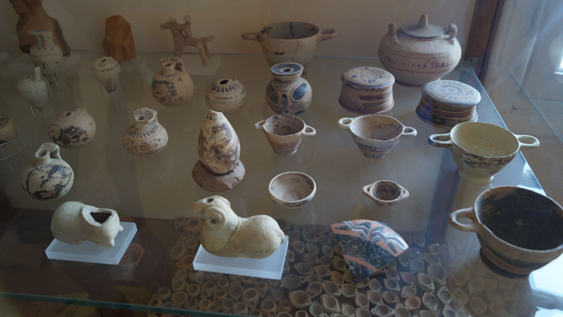 File:Finds from Kalaureia Troizen Hermione 1.JPG