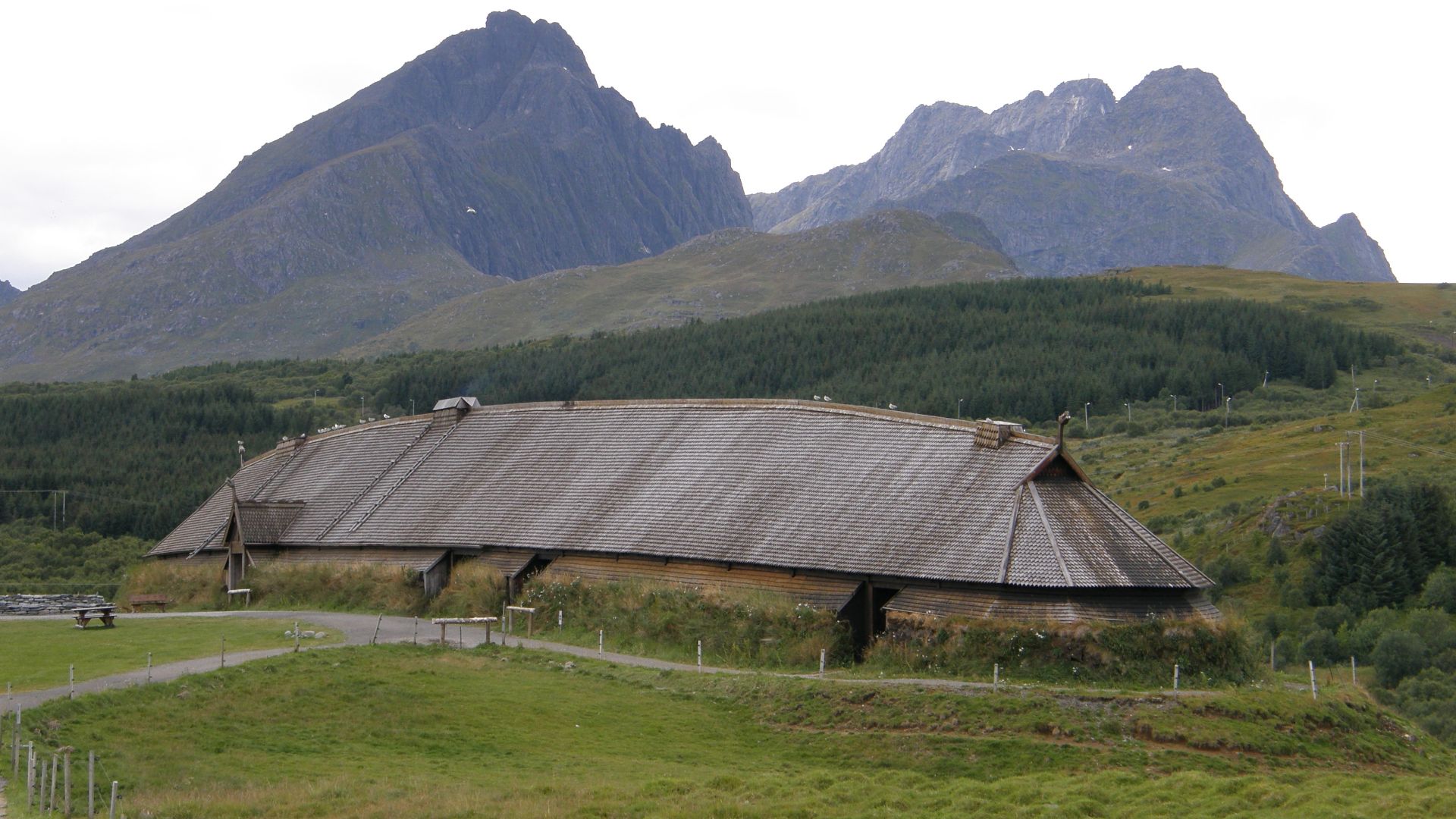 File:Viking longhouse - Borg 01.jpg