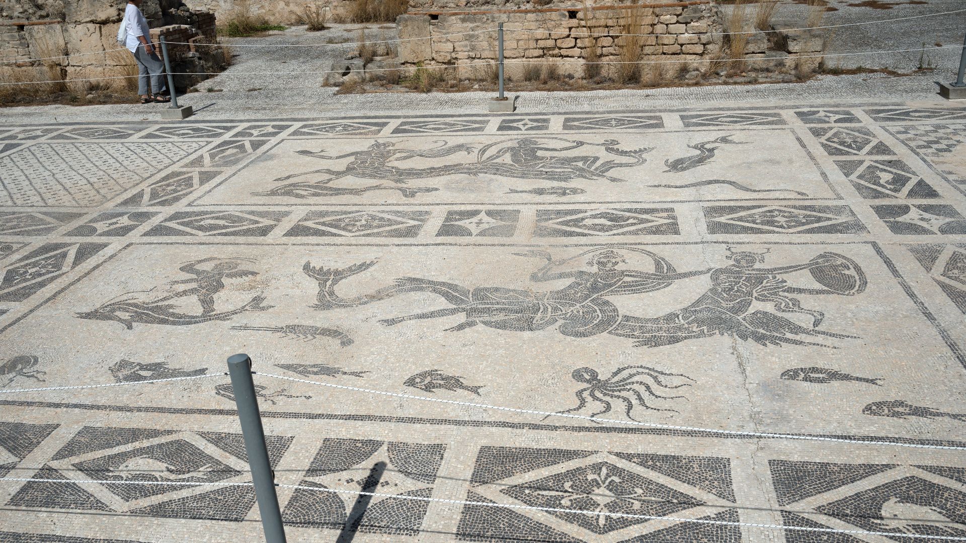 File:Archaeological site of Isthmia, Mosaic at Roman Baths, 202739.jpg