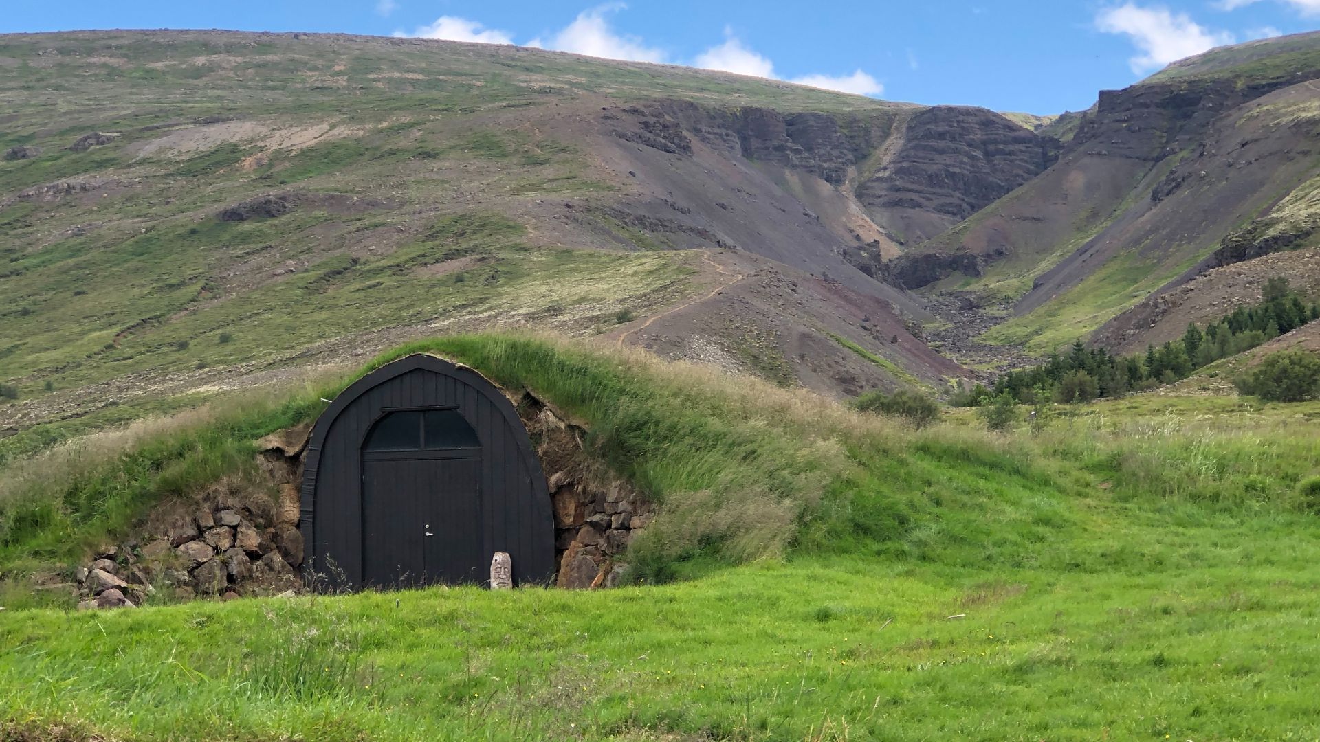 File:Icelandic Turf Dugout House.jpg