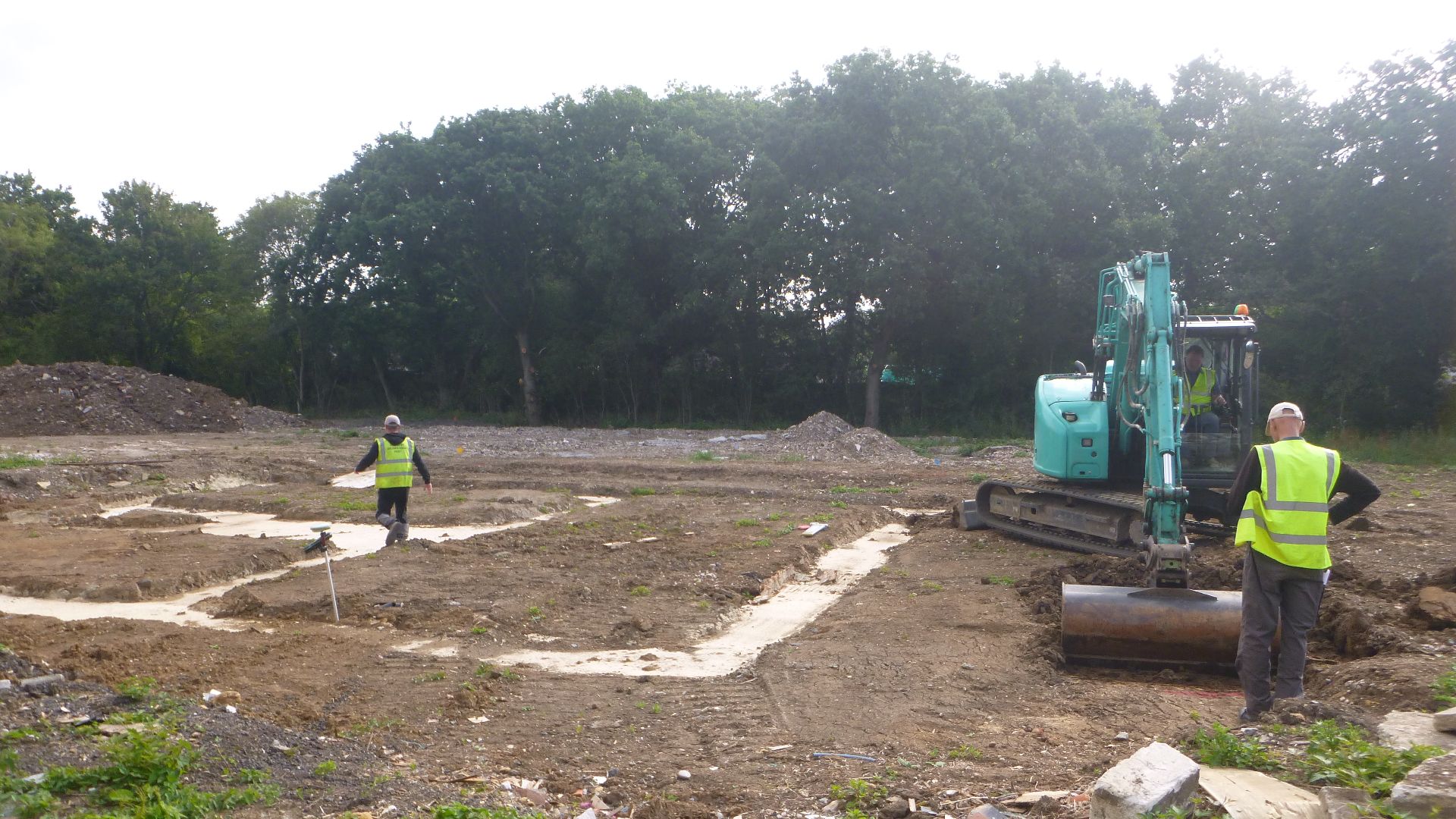 File:Archaeologists preparing a site for excavation at Wadhurst, New Road, Little Burstead, Billericay, Essex, July-September 2023.jpg