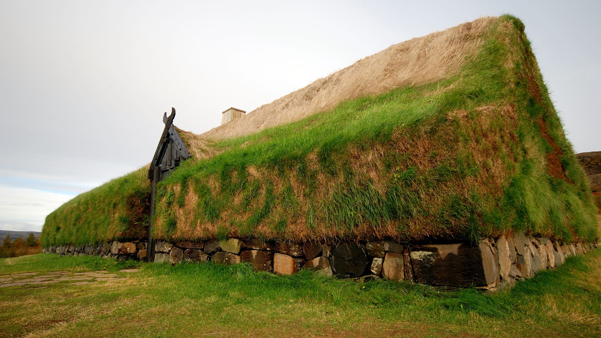 File:Stöng Viking Longhouse.jpg